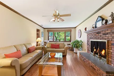 7 Lawrence Court Syosset NY 11791