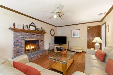 7 Lawrence Court Syosset NY 11791