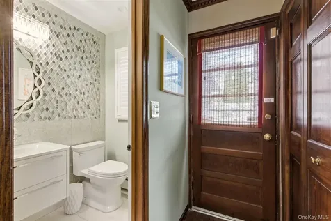 7 Lawrence Court Syosset NY 11791