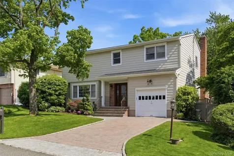 7 Lawrence Court Syosset NY 11791