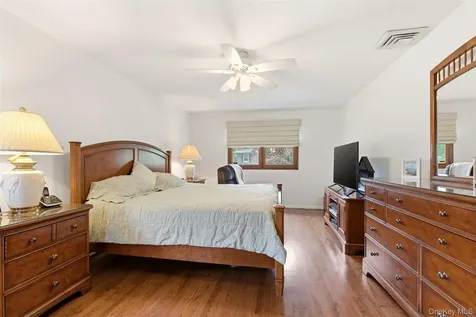 7 Lawrence Court Syosset NY 11791