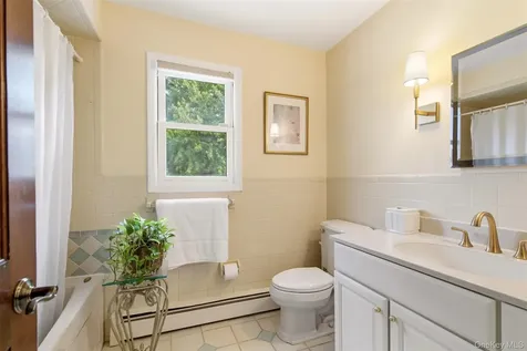 7 Lawrence Court Syosset NY 11791