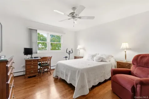 7 Lawrence Court Syosset NY 11791