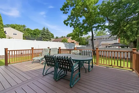 7 Lawrence Court Syosset NY 11791
