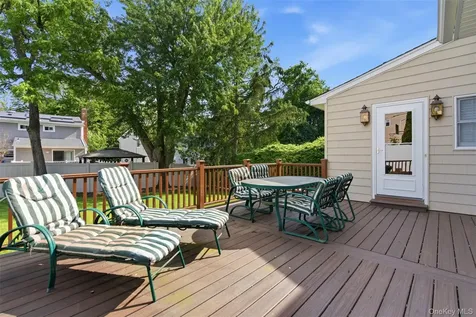7 Lawrence Court Syosset NY 11791