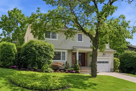 7 Lawrence Court Syosset NY 11791