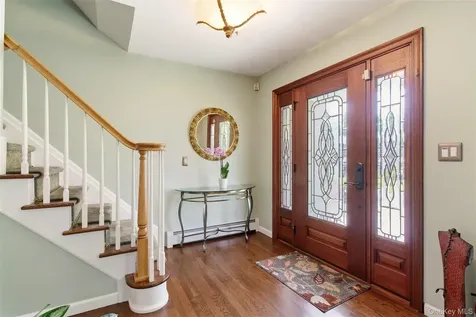 7 Lawrence Court Syosset NY 11791