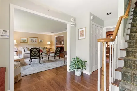 7 Lawrence Court Syosset NY 11791