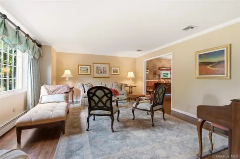 7 Lawrence Court Syosset NY 11791