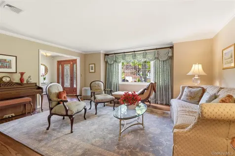 7 Lawrence Court Syosset NY 11791