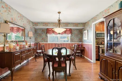 7 Lawrence Court Syosset NY 11791
