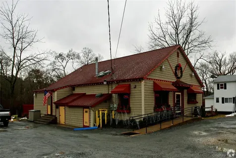 1111 W Main Street Riverhead NY 11901
