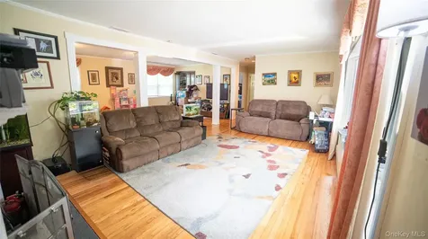 208 Woodhampton Drive White Plains NY 10603
