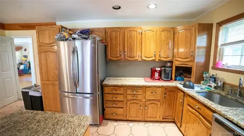 208 Woodhampton Drive White Plains NY 10603