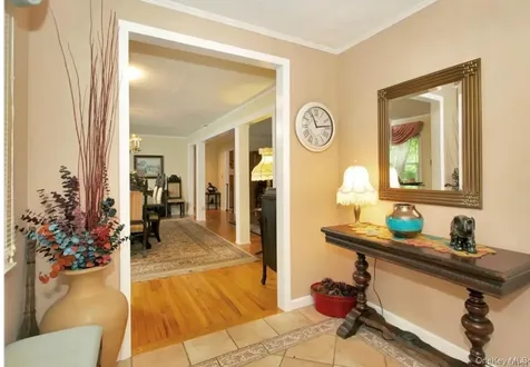 208 Woodhampton Drive White Plains NY 10603