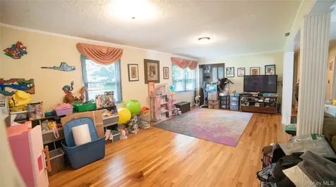 208 Woodhampton Drive White Plains NY 10603