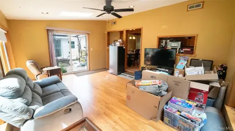 208 Woodhampton Drive White Plains NY 10603
