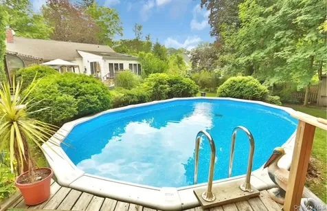 208 Woodhampton Drive White Plains NY 10603