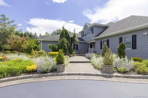 15 The Chase Saint James NY 11780