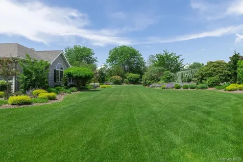 15 The Chase Saint James NY 11780