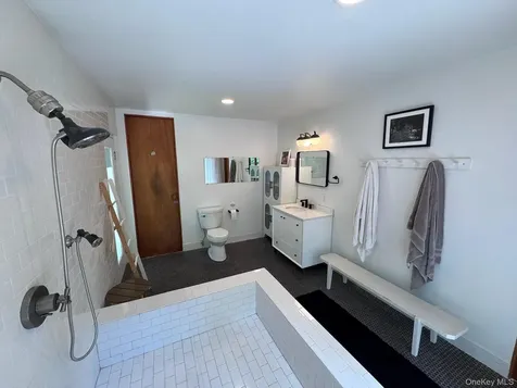 78 Shadom Lane East Hampton NY 11937