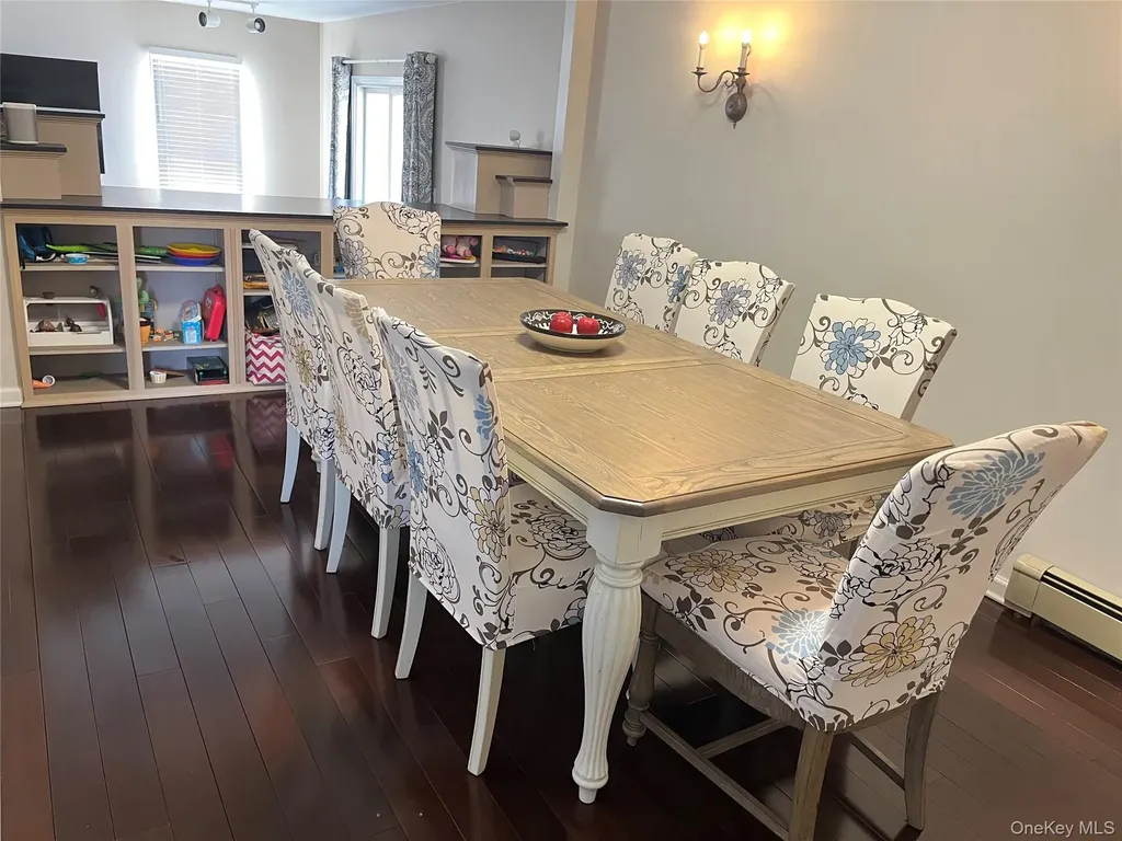 62 Pell Avenue North Babylon NY 11703