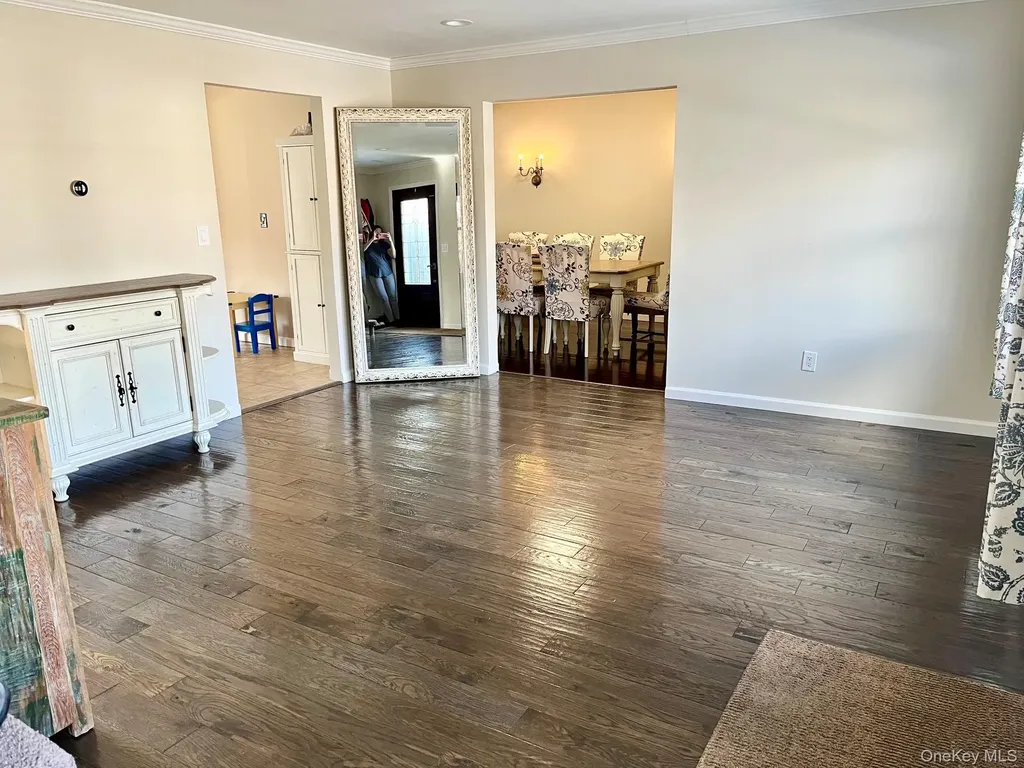 62 Pell Avenue North Babylon NY 11703