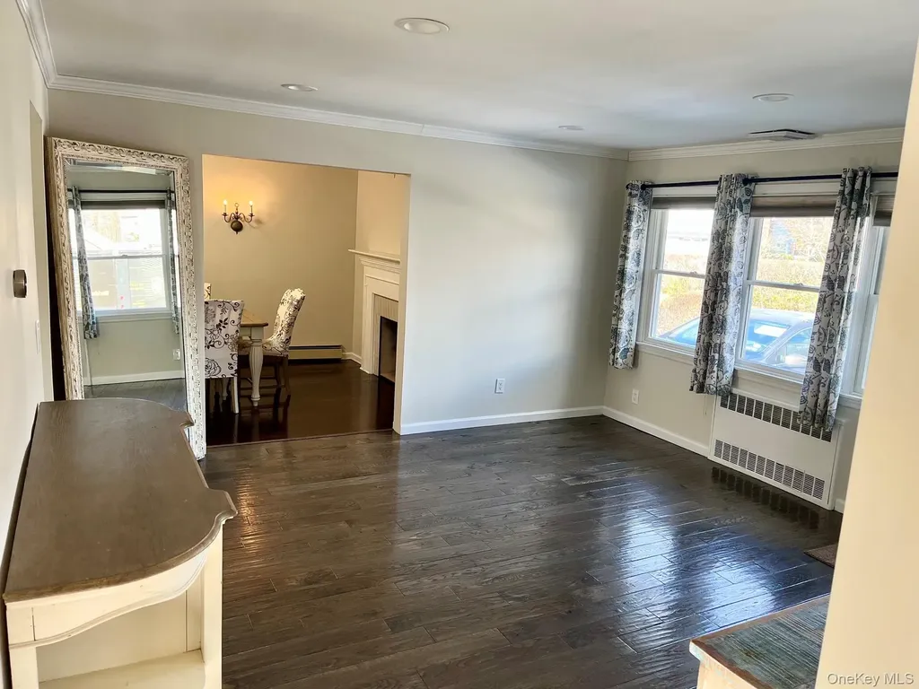 62 Pell Avenue North Babylon NY 11703