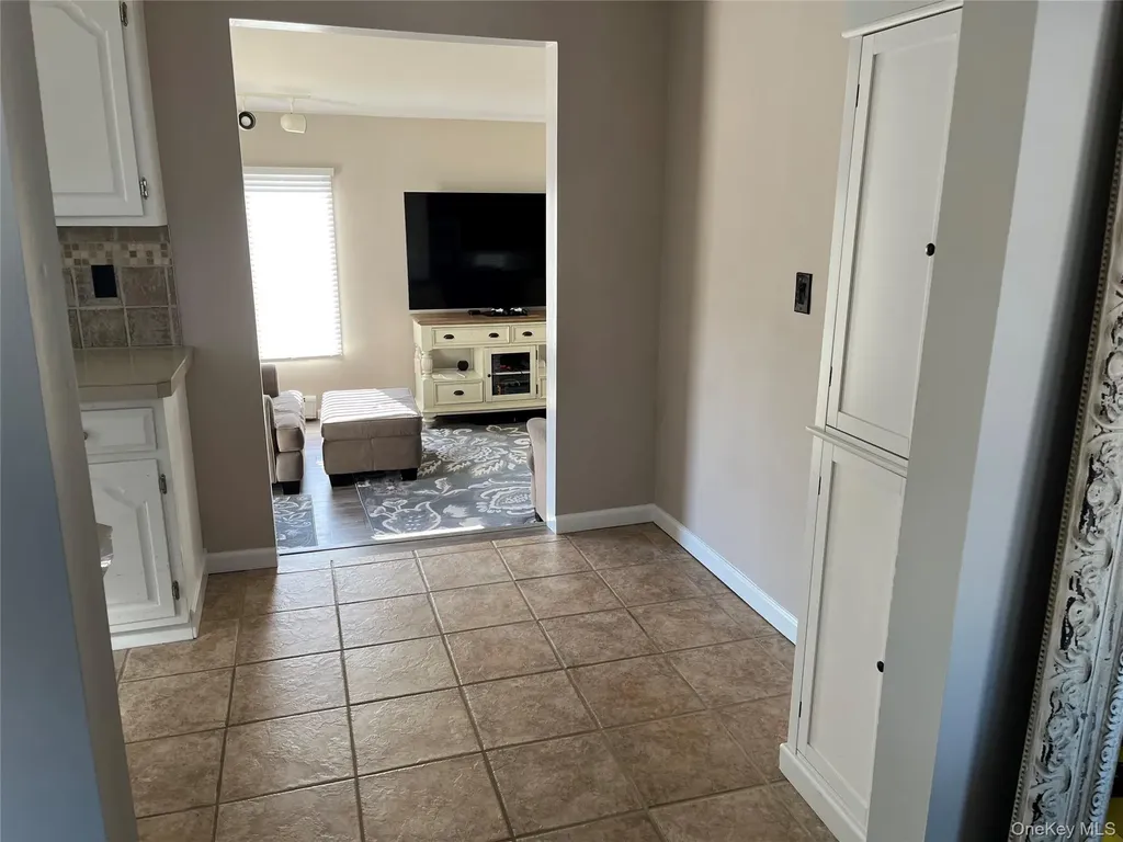 62 Pell Avenue North Babylon NY 11703