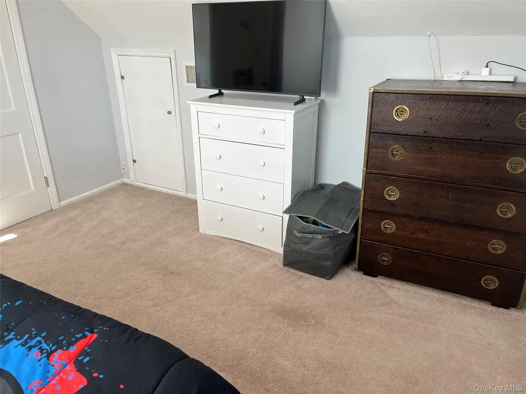 62 Pell Avenue North Babylon NY 11703