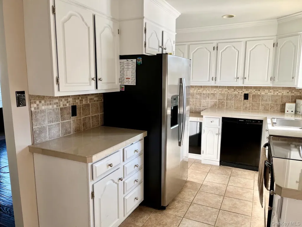 62 Pell Avenue North Babylon NY 11703