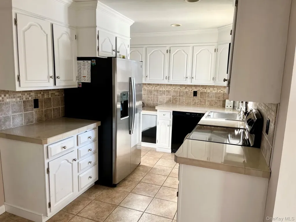 62 Pell Avenue North Babylon NY 11703
