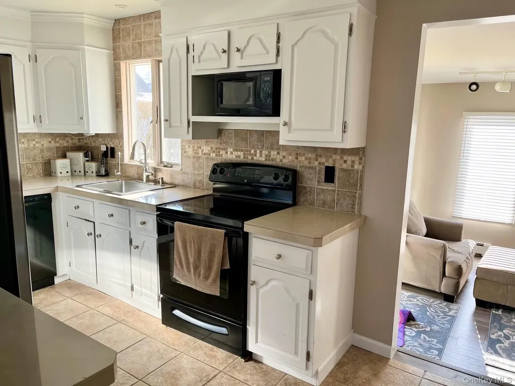 62 Pell Avenue North Babylon NY 11703