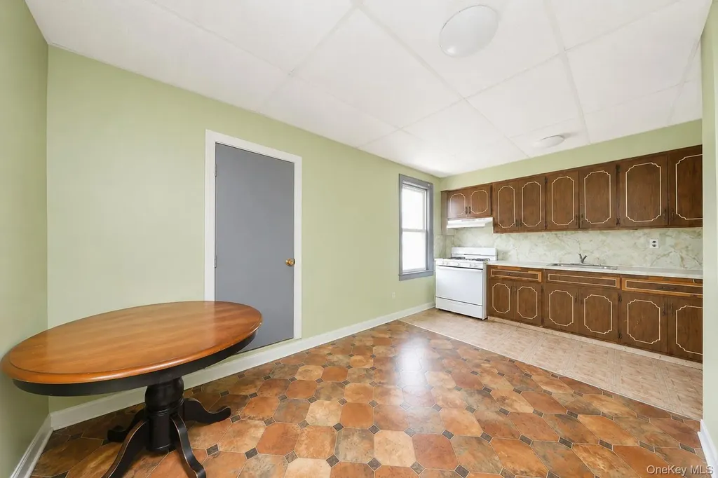 33 Avenue U Brooklyn NY 11223