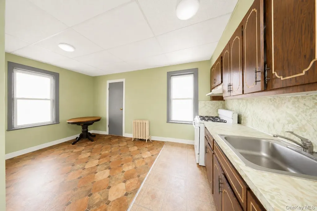 33 Avenue U Brooklyn NY 11223