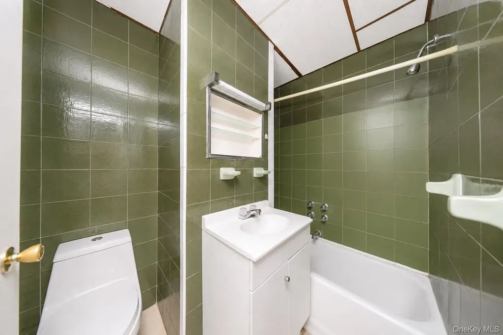 33 Avenue U Brooklyn NY 11223