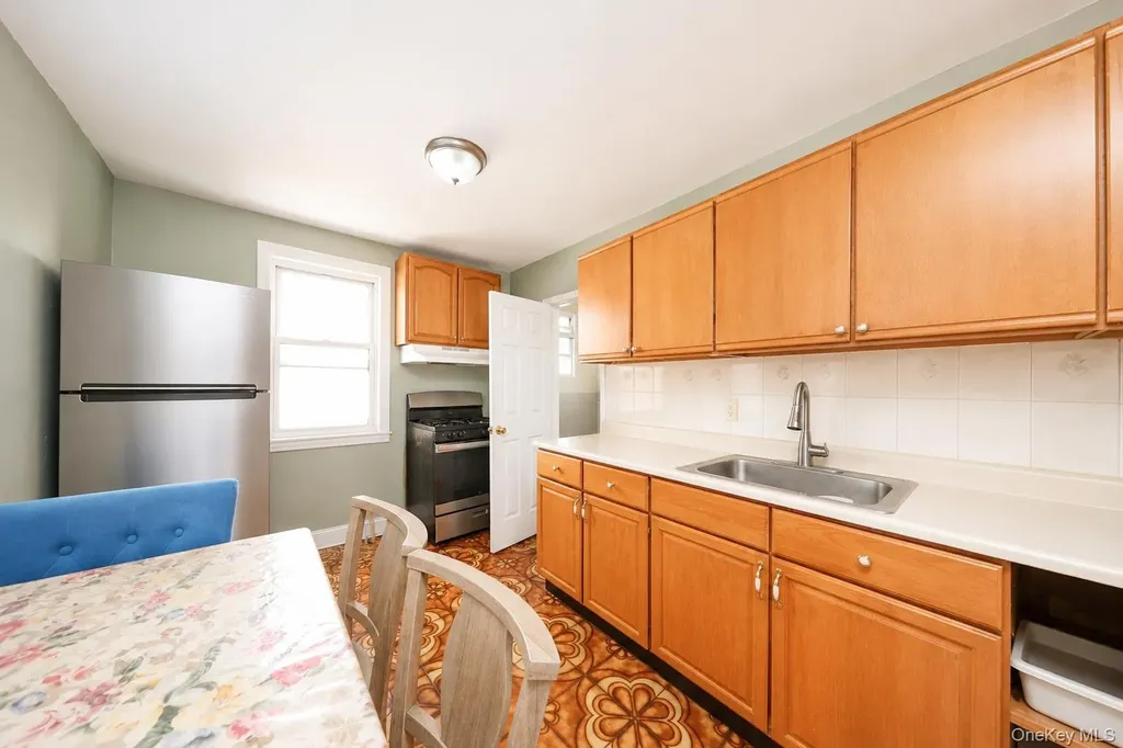 33 Avenue U Brooklyn NY 11223