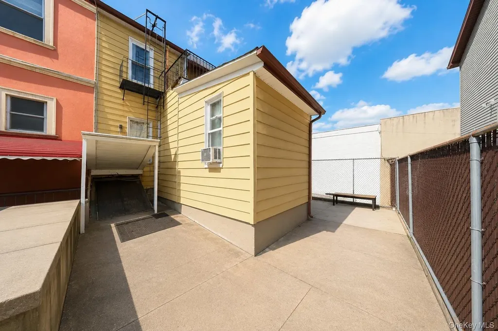 33 Avenue U Brooklyn NY 11223
