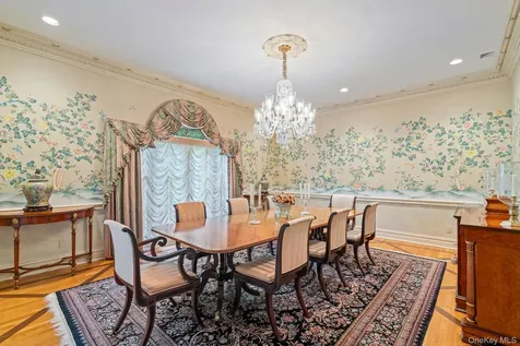 8 High Meadow Court Glen Head NY 11545