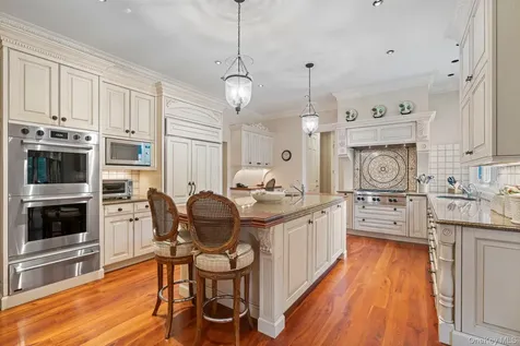 8 High Meadow Court Glen Head NY 11545
