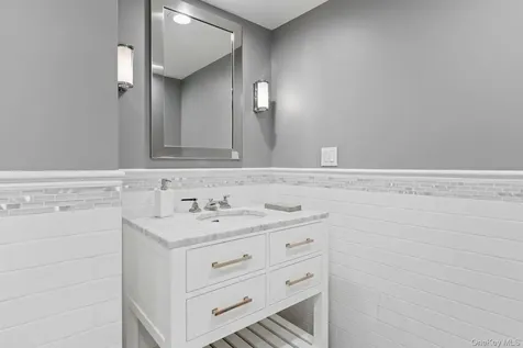 8 High Meadow Court Glen Head NY 11545