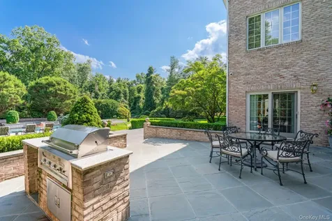 8 High Meadow Court Glen Head NY 11545