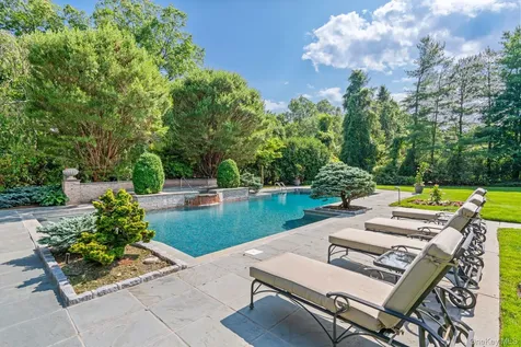 8 High Meadow Court Glen Head NY 11545