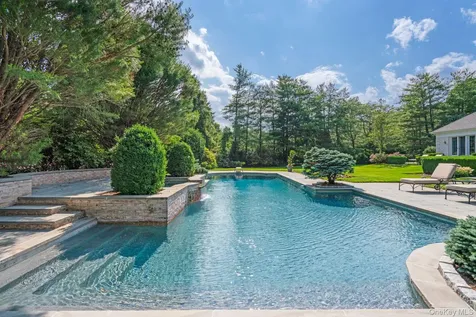 8 High Meadow Court Glen Head NY 11545
