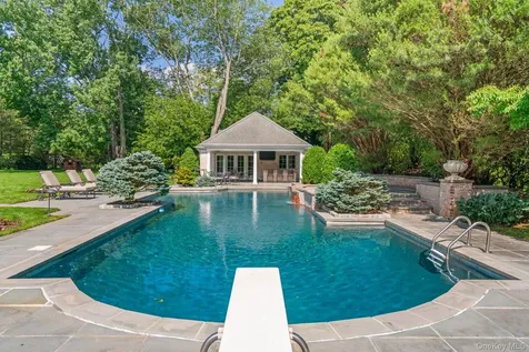 8 High Meadow Court Glen Head NY 11545