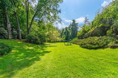 8 High Meadow Court Glen Head NY 11545