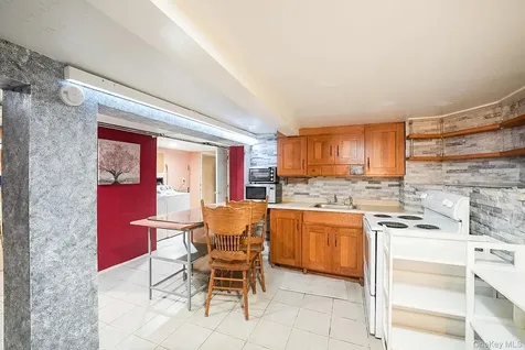 17 S 7th Avenue Mount Vernon NY 10550