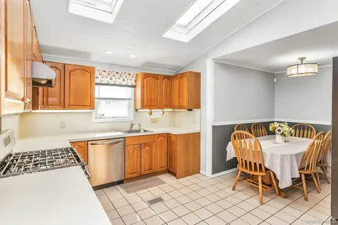 173 N Kings Avenue Massapequa NY 11758