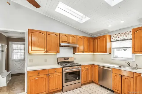 173 N Kings Avenue Massapequa NY 11758