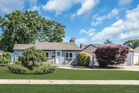 173 N Kings Avenue Massapequa NY 11758